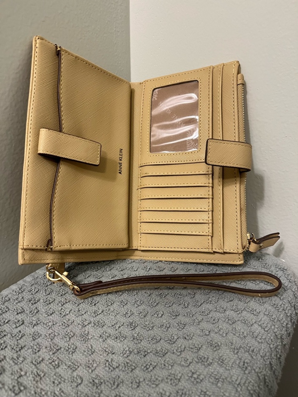 Anne Klein Beige Tan Wallet or Wristlet with coin, bill and credit card slots - Picture 4 of 9